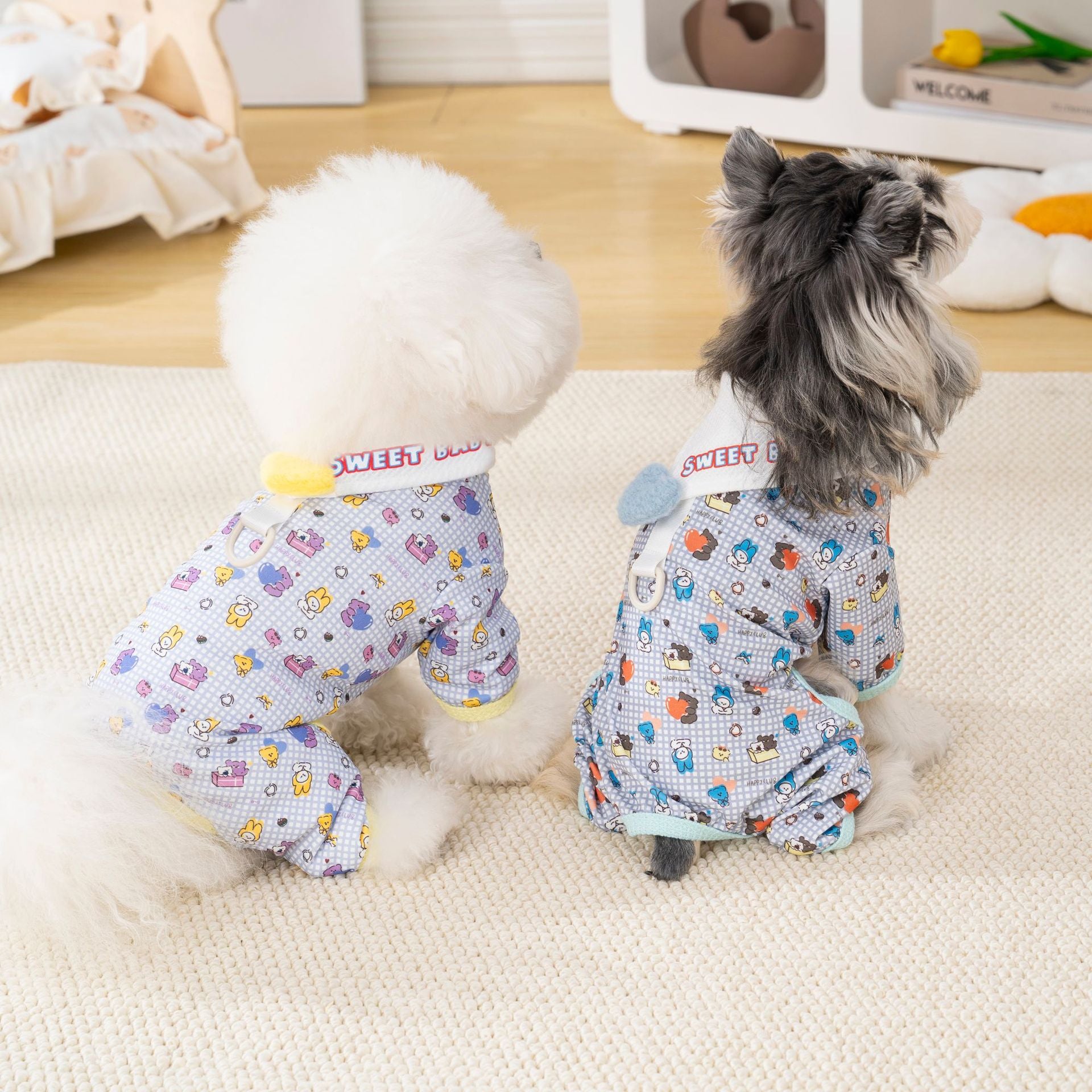 Pet apparel, pet clothes, dog clothes, four-legged outfit, spring/summer new arrivals, 26 triangle collar tie, heart-shaped four-leg design